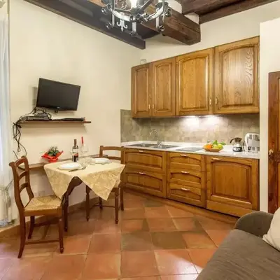 Florentine Apt Pontevecchio by Florence Sweet Homes
