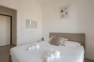Letto o letti in una camera di Accommodation with free parking near to the centre