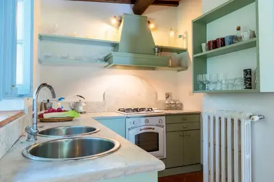 Cucina o angolo cottura di Cavato Il Bracconiere Amazing Apartment with a View of Florence