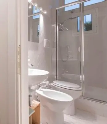 Bagno di Green Chic Flat in Centre near the Train Station