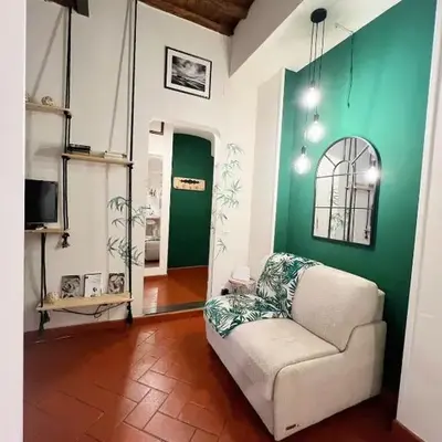 Green Chic Flat in Centre near the Train Station