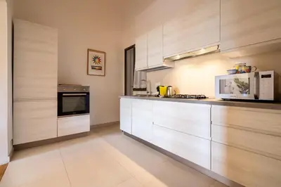 Cucina o angolo cottura di Bright and Spacious Arno View Apartment