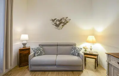 Area soggiorno di Lovely Apartment In Firenze With Wifi