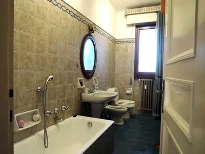 Bagno di spacious and very bright apartment with view