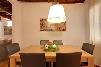 Area soggiorno di San Lorenzo Apartment by Mamo Florence