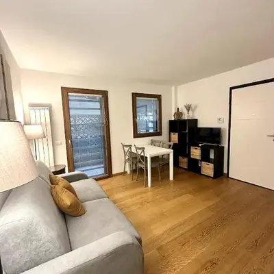 Close to the historic center with free parking