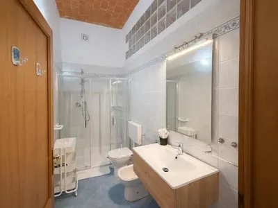 Bagno di Oasis Apartment, Vasca Idromassaggio e Parcheggio