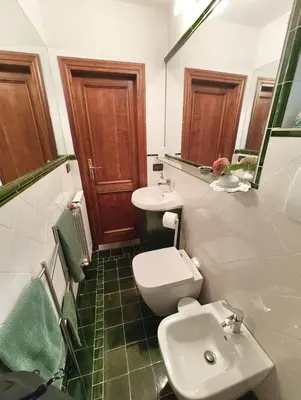 Bagno di Artists' House