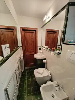 Bagno di Artists' House
