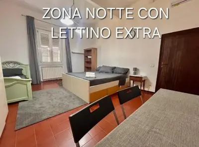 Letto o letti in una camera di Felice soggiorno