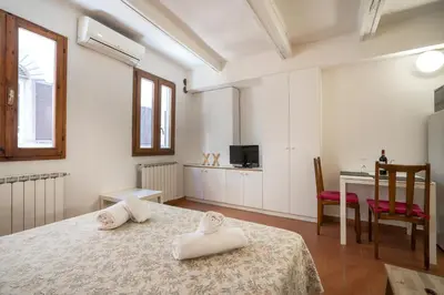 Letto o letti in una camera di Cozy Central Apartment