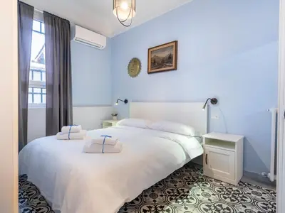 Letto o letti in una camera di Uffizi Gallery Central Spacious 3BR Apartment