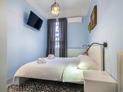 Letto o letti in una camera di Uffizi Gallery Central Spacious 3BR Apartment