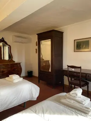 Letto o letti in una camera di Casa per la Pace