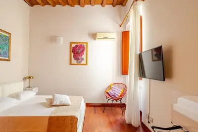 TV o dispositivi per l'intrattenimento presso Two bedrooms Verdi comfortable apartment