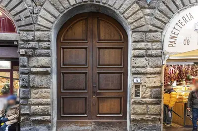 Certificato, attestato, insegna o altro documento esposto da Old City Nest by MMega