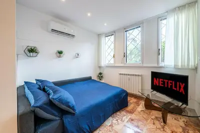 Area soggiorno di Iris Apartment with Jacuzzi - Easy City Access