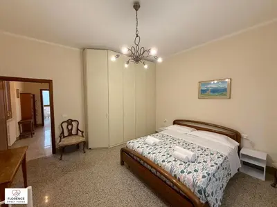Letto o letti in una camera di Bellissimo terratetto con giardino e posto auto by Florence Sweet Homes