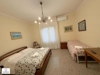 Letto o letti in una camera di Bellissimo terratetto con giardino e posto auto by Florence Sweet Homes