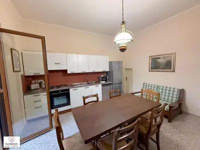 Cucina o angolo cottura di Bellissimo terratetto con giardino e posto auto by Florence Sweet Homes