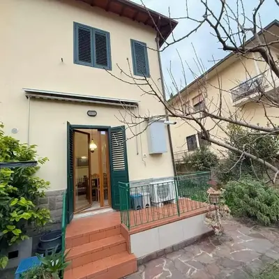 Bellissimo terratetto con giardino e posto auto by Florence Sweet Homes