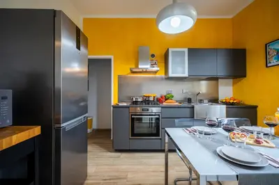 Cucina o angolo cottura di Cozy 2 bedrooms Home, 8' Airport, 15' Center