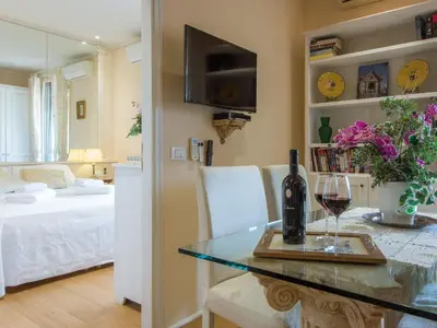 TV o dispositivi per l'intrattenimento presso Apartment Wohnung 'Ephesus' mit Terrasse by Interhome