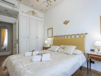 Letto o letti in una camera di Apartment Ruhige Wohnung in Santa Croce mit Terrasse- Kathedrale von Florenz-Nähe by Interhome