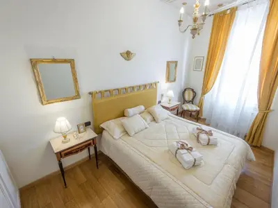 Letto o letti in una camera di Apartment Ruhige Wohnung in Santa Croce mit Terrasse- Kathedrale von Florenz-Nähe by Interhome