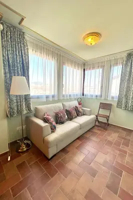Area soggiorno di Apartment Florentine Penthouse von FlorenceHospitality by Interhome