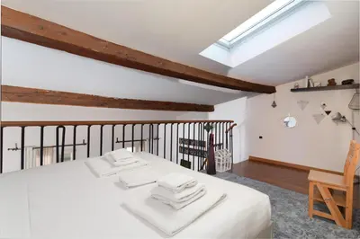 Letto o letti in una camera di Sant'Amborgio Top Floor Studio
