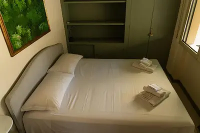 Letto o letti in una camera di Cute & small 1-BR apt with beautiful terrace