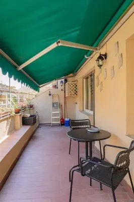 Area soggiorno di Cute & small 1-BR apt with beautiful terrace