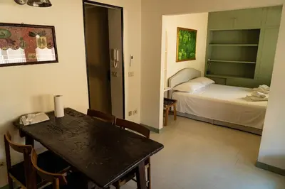 Letto o letti in una camera di Cute & small 1-BR apt with beautiful terrace