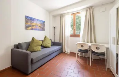 Area soggiorno di Cute One Bedroom Apartment in Florence Outside ZTL