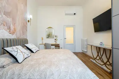 Letto o letti in una camera di Prestige Gallery Residence-Florence Center