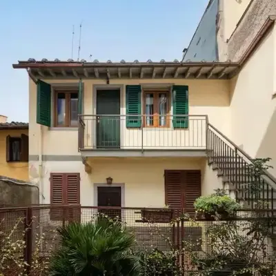 Fully Renovated Cosy Oltrarno Apartment with patio