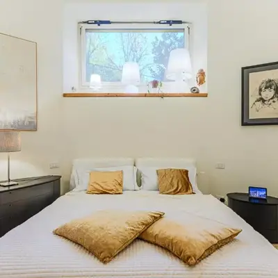 Cozy retreat with private Garden & hot tub