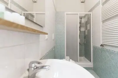 Bagno di Sunny San Lorenzo Flat Spacious Warm Sleeps 4