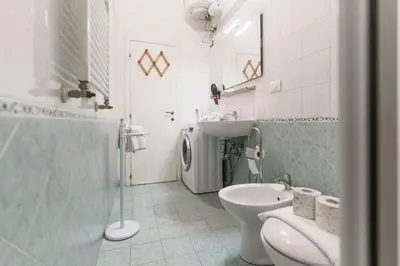 Bagno di Sunny San Lorenzo Flat Spacious Warm Sleeps 4