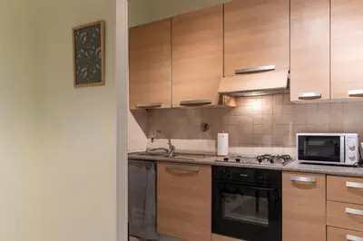 Cucina o angolo cottura di Sunny San Lorenzo Flat Spacious Warm Sleeps 4