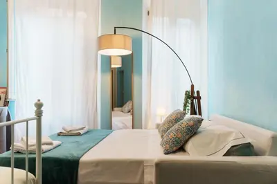 Letto o letti in una camera di Sunny San Lorenzo Flat Spacious Warm Sleeps 4