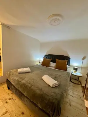 Letto o letti in una camera di Central Apartment 3 min Station 10 min Duomo