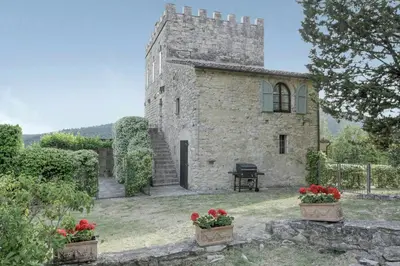 Giardino di Medieval Castle From 1100 In Chianti