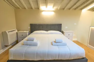 Letto o letti in una camera di Modern Penthouse with Terrace San Frediano