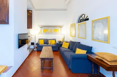 Area soggiorno di Charming Historic Apartment with Modern Comfort in the Heart of Florence