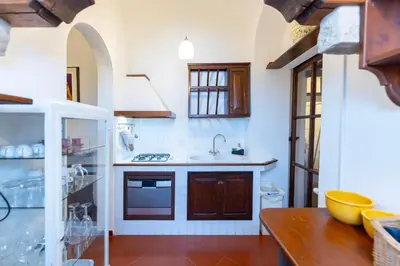 Cucina o angolo cottura di Charming Historic Apartment with Modern Comfort in the Heart of Florence