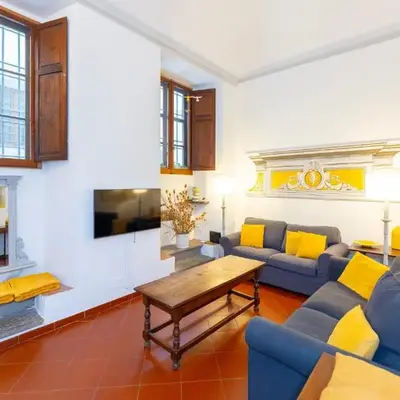Charming Historic Apartment with Modern Comfort in the Heart of Florence
