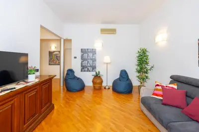 TV o dispositivi per l'intrattenimento presso Comfortable and functional, terrace and parking
