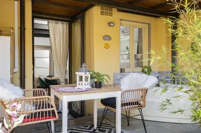 Area soggiorno di Nadia's Lovely Home - WITH PRIVATE GARDEN AND JACUZZI